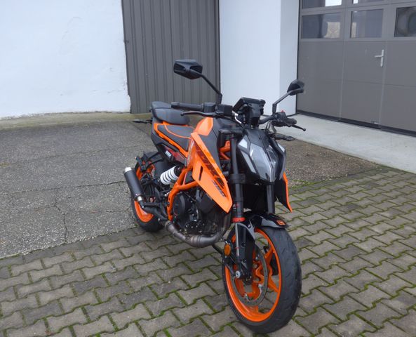 KTM 390 Duke 2024 inkl. Zubehör, Neupreis 8.000€