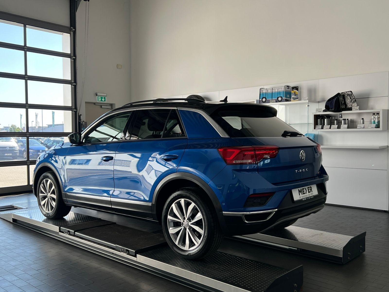 Fahrzeugabbildung Volkswagen T-Roc Comfortline 2.0 TDI DSG 4Motion *AHK, Stan