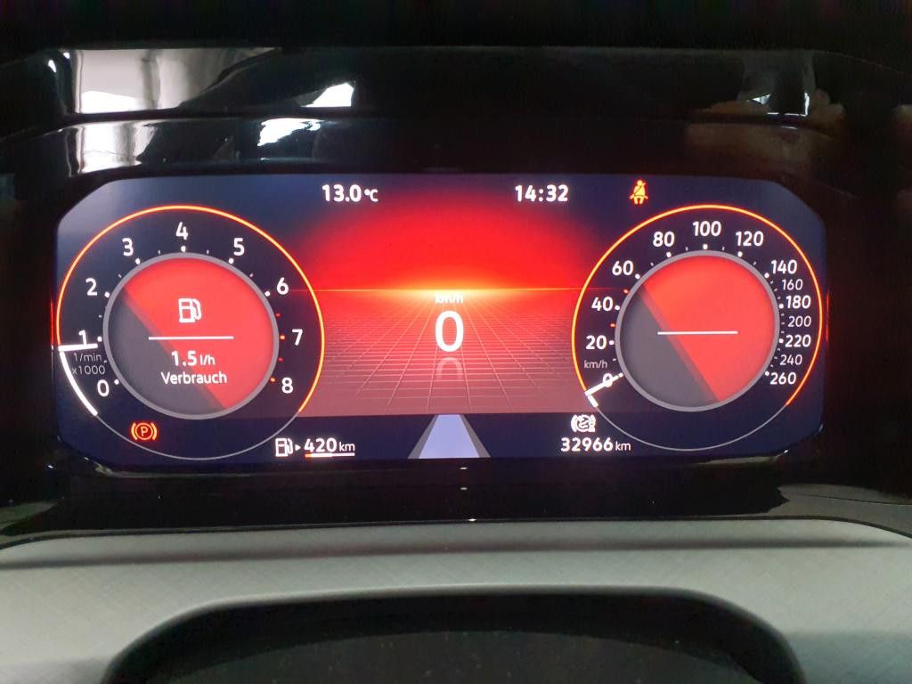Fahrzeugabbildung Volkswagen Golf Var. 1.5 TSI Life-LED-ACC-APPS-DAB-PDC-