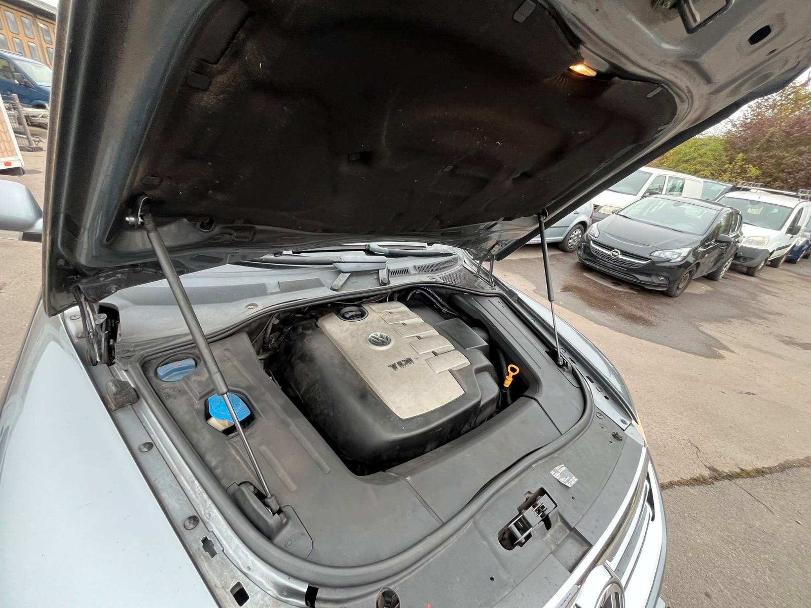 Volkswagen Touareg 2004 — photo 34