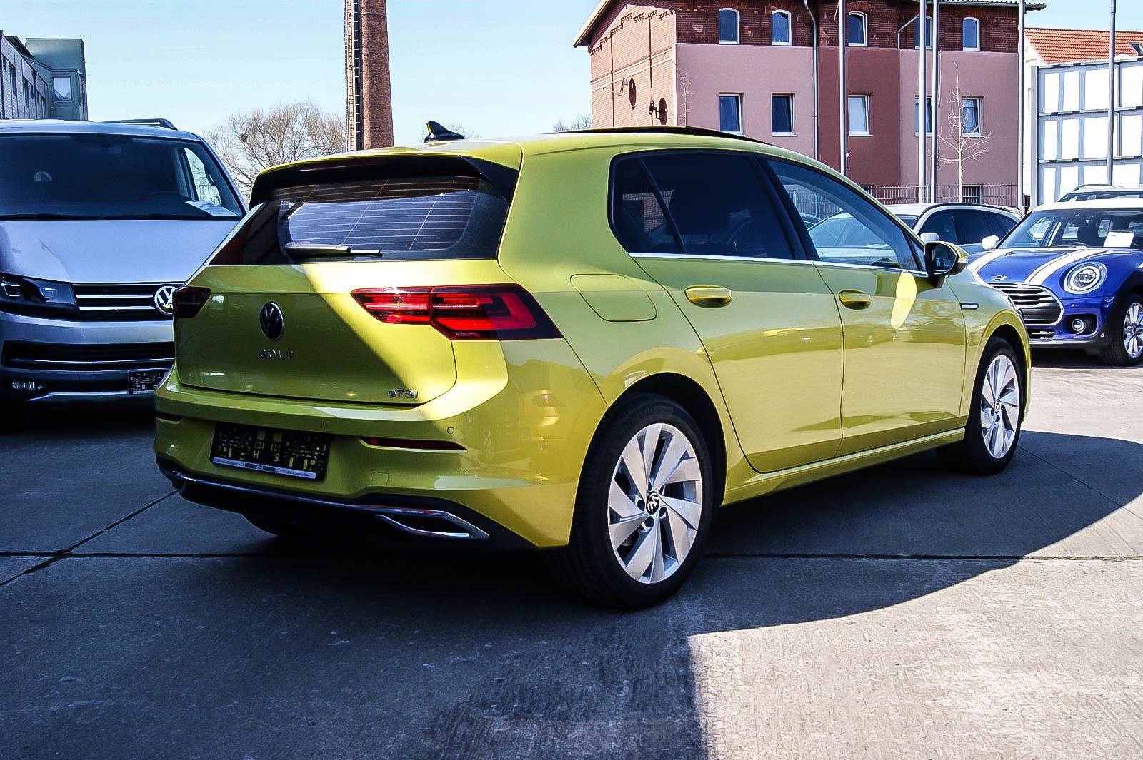 Fahrzeugabbildung Volkswagen Golf VIII 1.5eTSI DSG First Edition MATRIX ANHZV