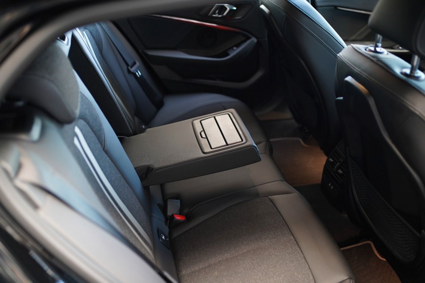 Fahrzeugabbildung BMW 118i Sport Line +LED+Live Cockpit+Head Up Displa