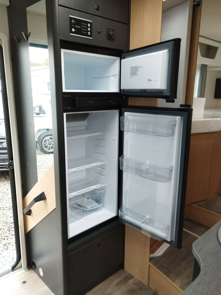 Fahrzeugabbildung Sunlight Adventure T 68C Automatik, Dörr Edition, TV