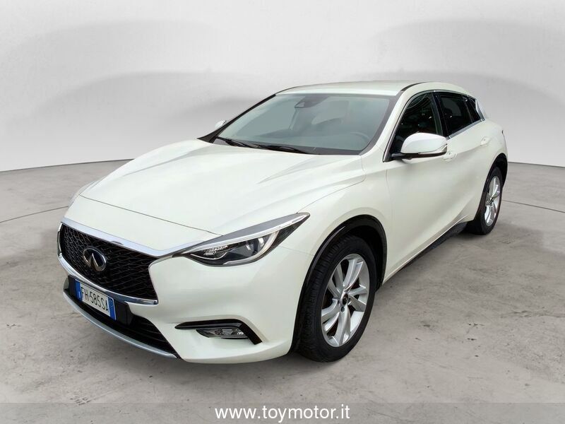 INFINITI Q30