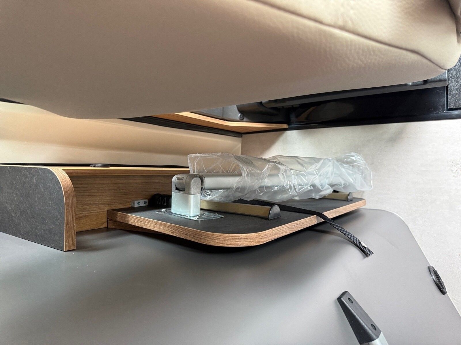 Fahrzeugabbildung Karmann Dexter 4x4 DE 570 AW Klima, RFK, El. Trittstufe