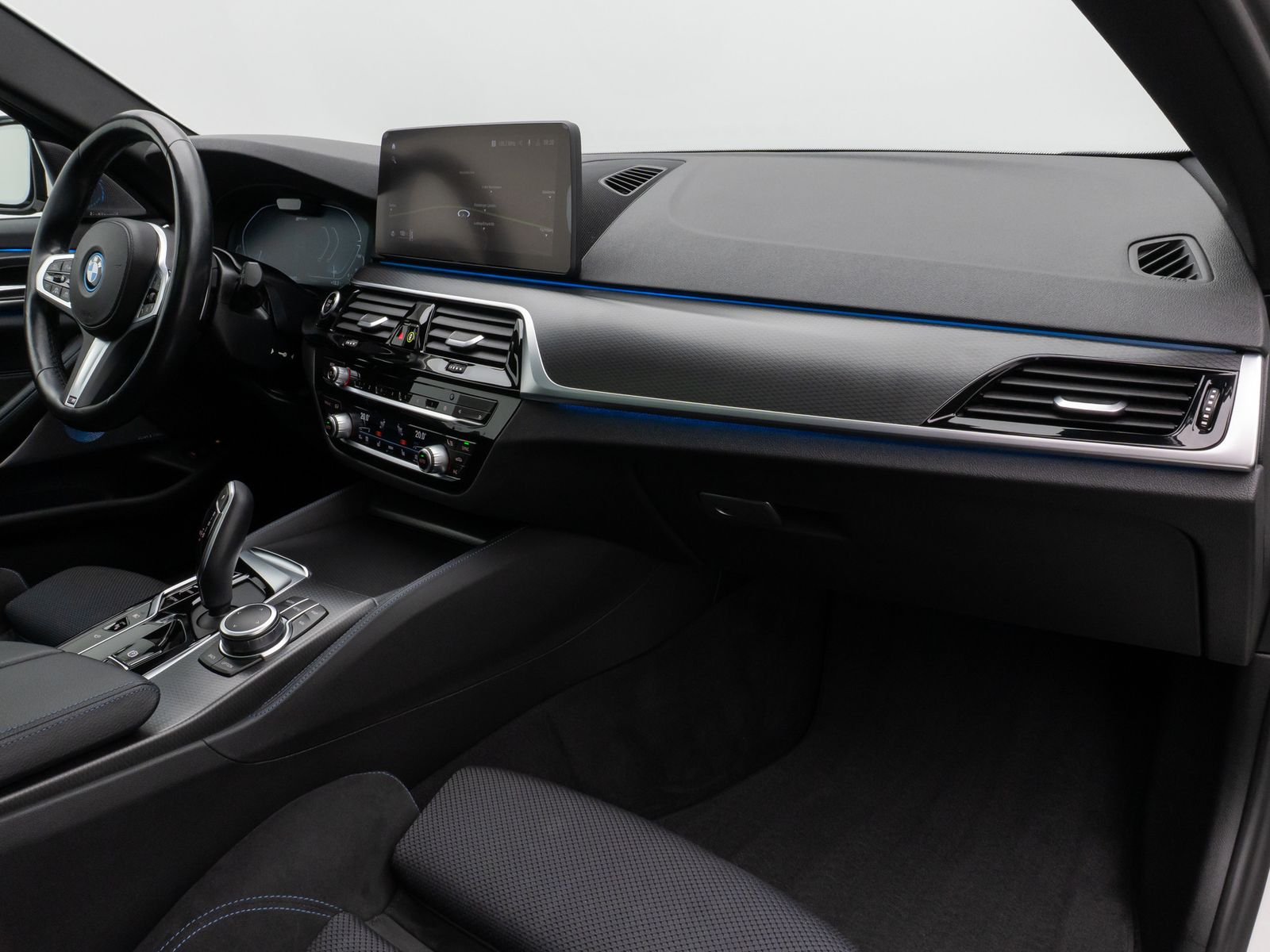 Fahrzeugabbildung BMW 530e M Sport Panorama 360°Laser HUD Komfort 20"