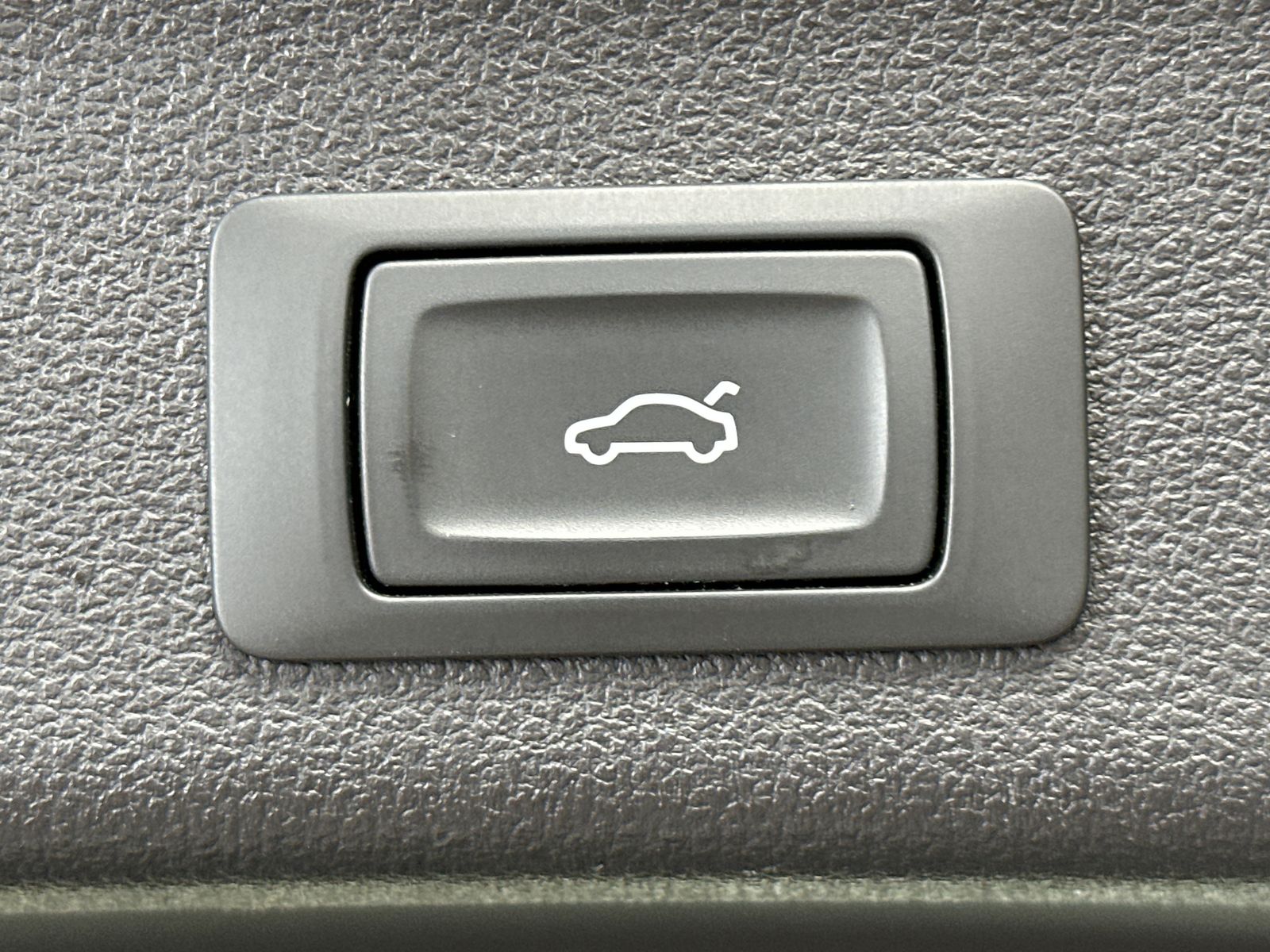 Fahrzeugabbildung Audi A6 Avant 40 TDI Sport NAV+LED+PANO+AHK+SHZ+1HD