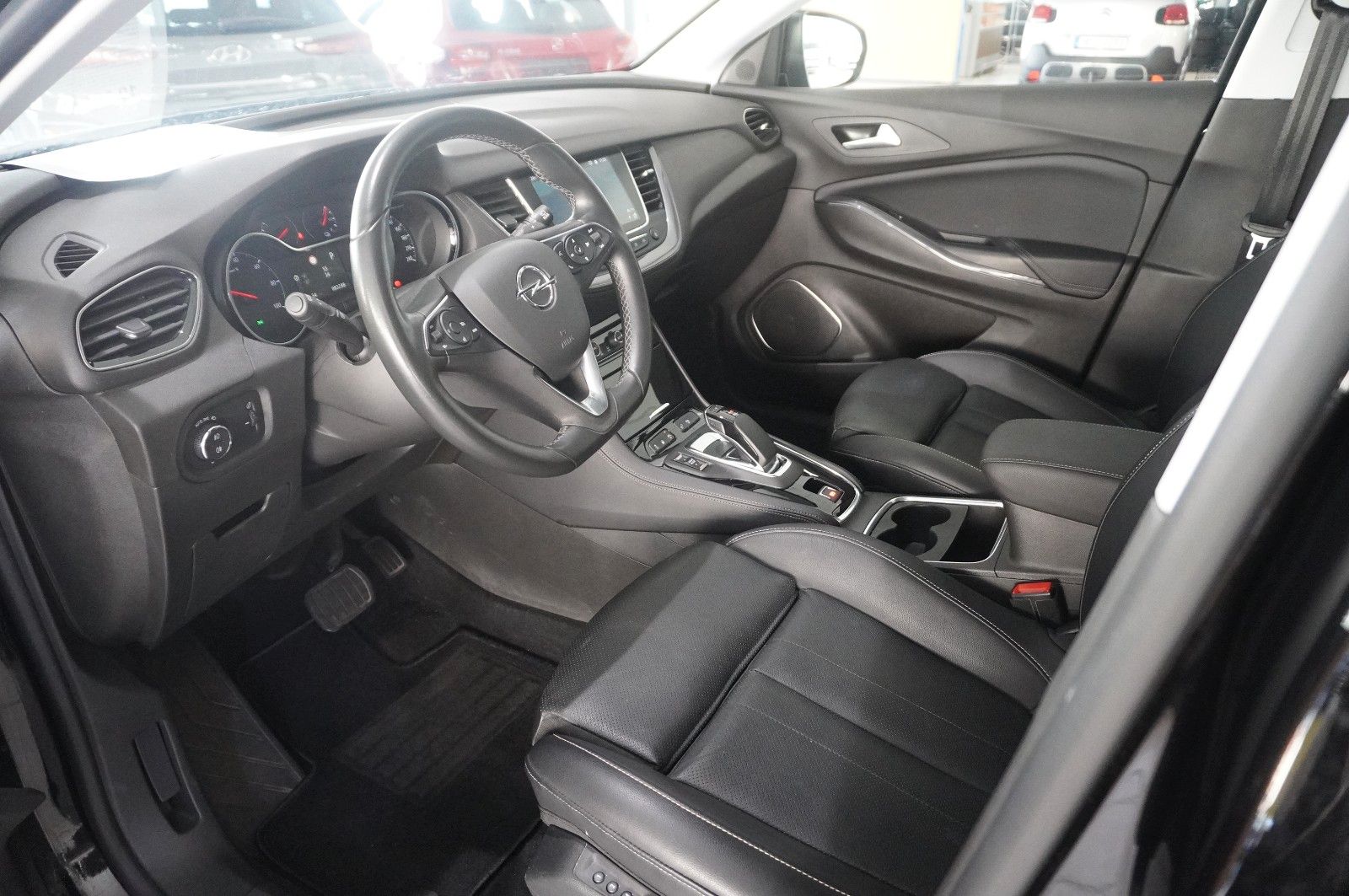 Fahrzeugabbildung Opel Grandland (X) 1.6 HYBRID ELEG. NAVI/360°/LED/DAB