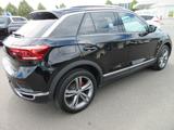 Volkswagen T-Roc Sport  **1.HAND**~incl. GARANTIE~TOP - Volkswagen T-Roc mit Benzin-Antrieb: Limousine