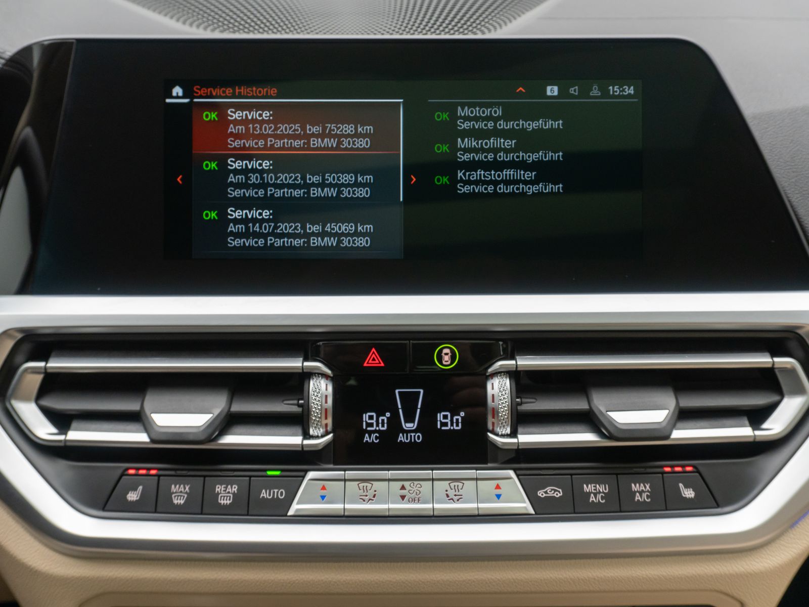 Fahrzeugabbildung BMW 320d Luxury Line HUD DAB Laser Kamera HiFi Leder