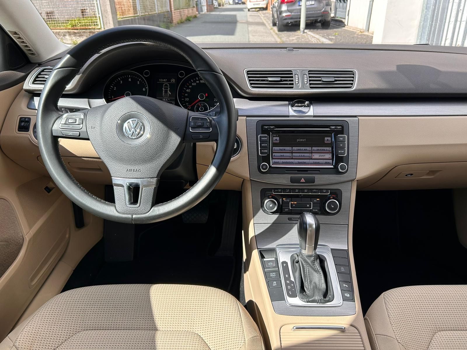 Fahrzeugabbildung Volkswagen Passat Lim. Comfortline BlueMotion DSG 1Hand PDC