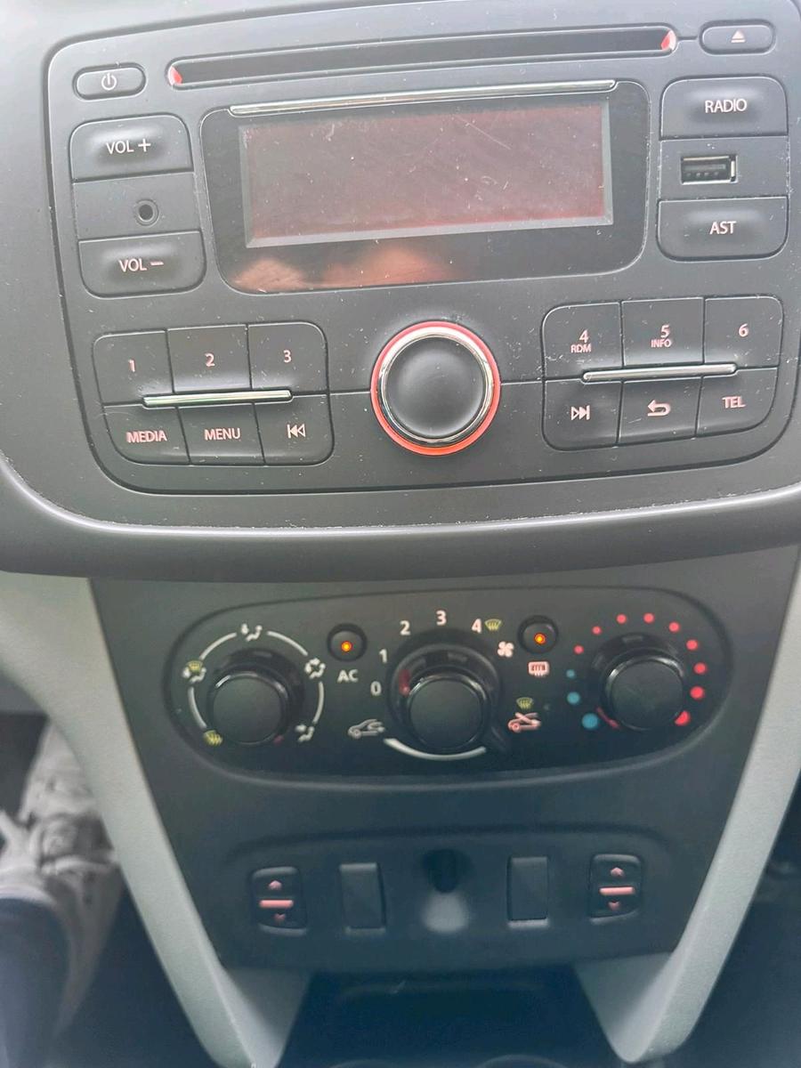 Dacia Sandero 2014 — photo 11