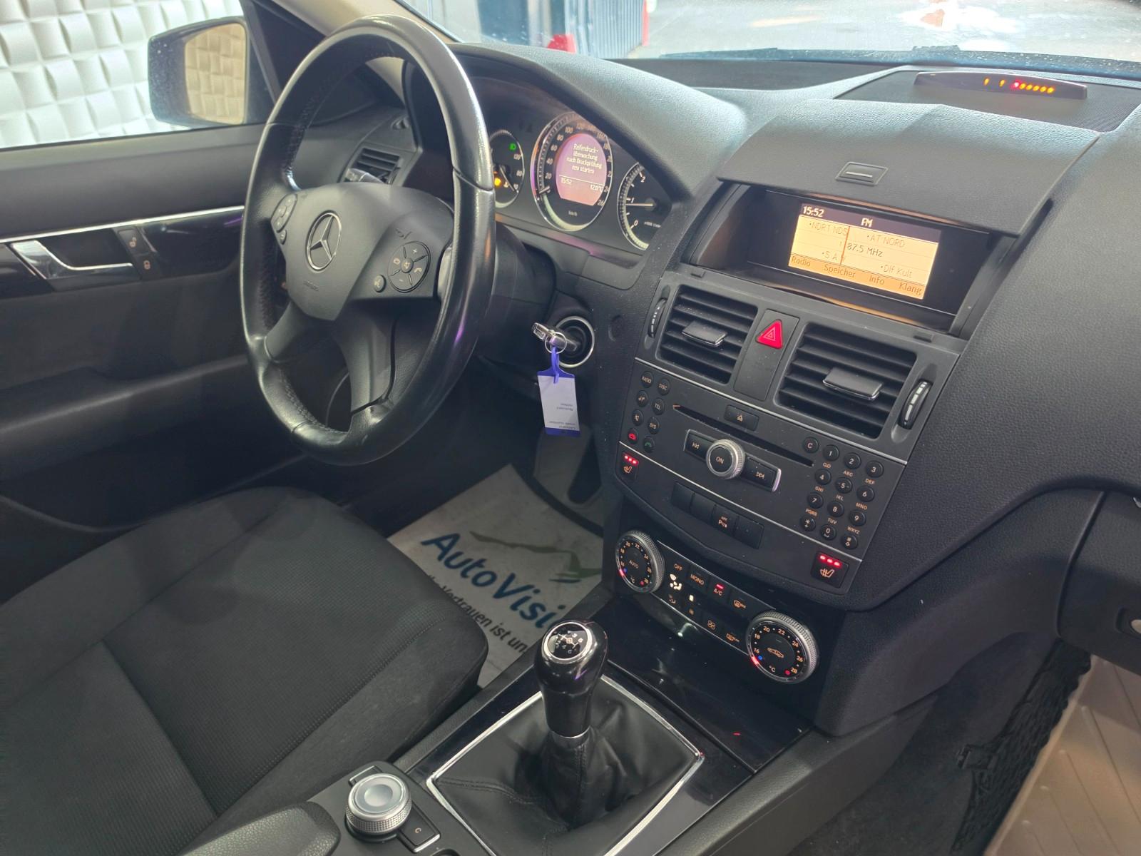 Mercedes-Benz C200 2010 — photo 13