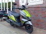 Suzuki UN125, AVENIS 125, HISTORIE DUMKE U. LÜTT - SUZUKI AVENIS 125