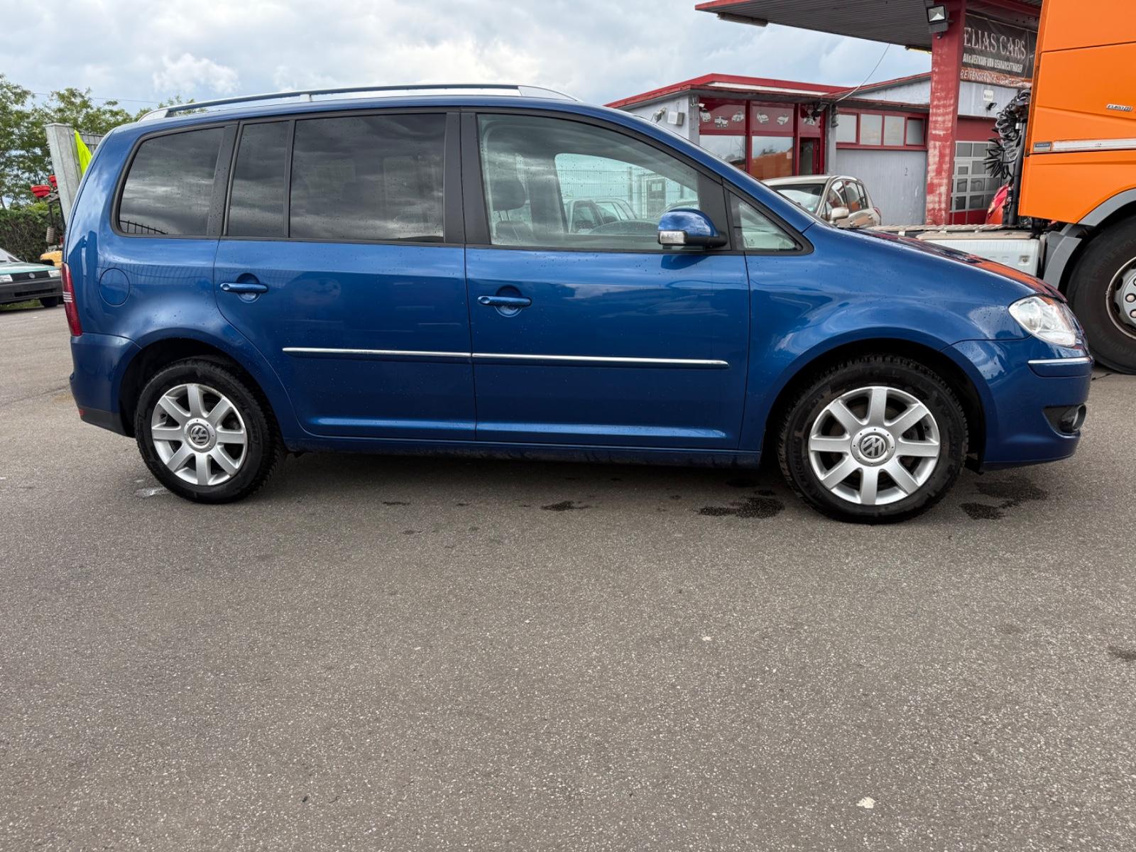 Volkswagen Touran H VOLLLEDER AUS ERSTE HAND TÜV NEU