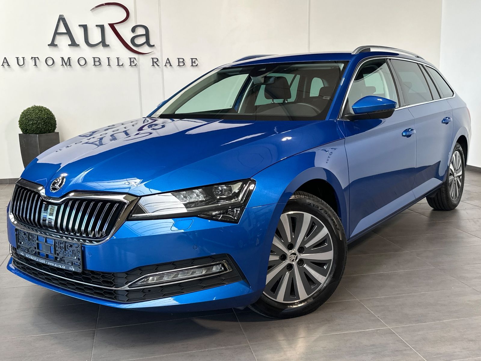 Fahrzeugabbildung SKODA Superb Combi 2.0 TDI DSG Style NAV+LED