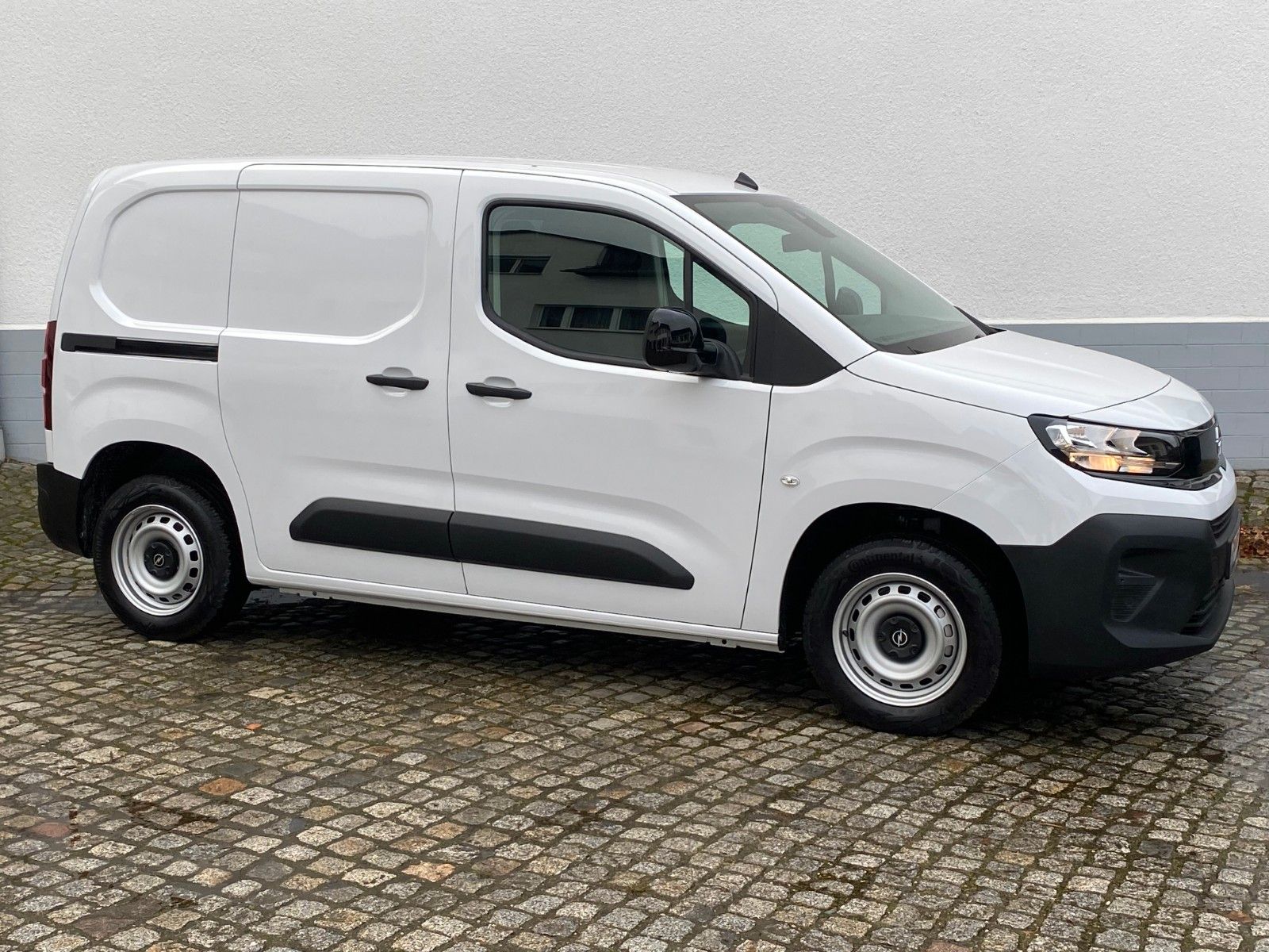 Fahrzeugabbildung Opel Combo Cargo 1,5D *SHZ *PDC *Klima *DAB +Freispe.