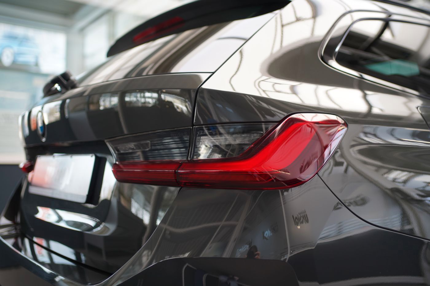 Fahrzeugabbildung BMW 320iA+Komfortzug. +DrivingAssist+PanoramaGlasdac