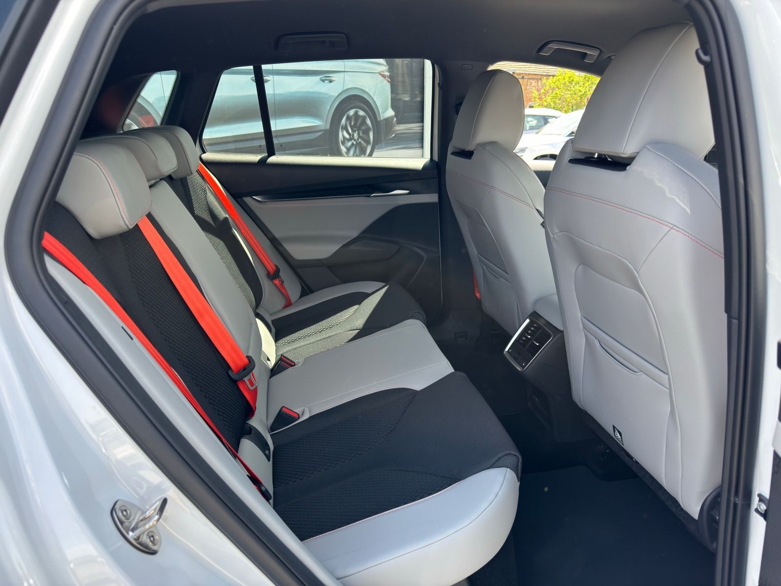 Fahrzeugabbildung SKODA Elroq 85 RFK*AHK*Matrix*eHeck*20Zoll*Wärmepumpe