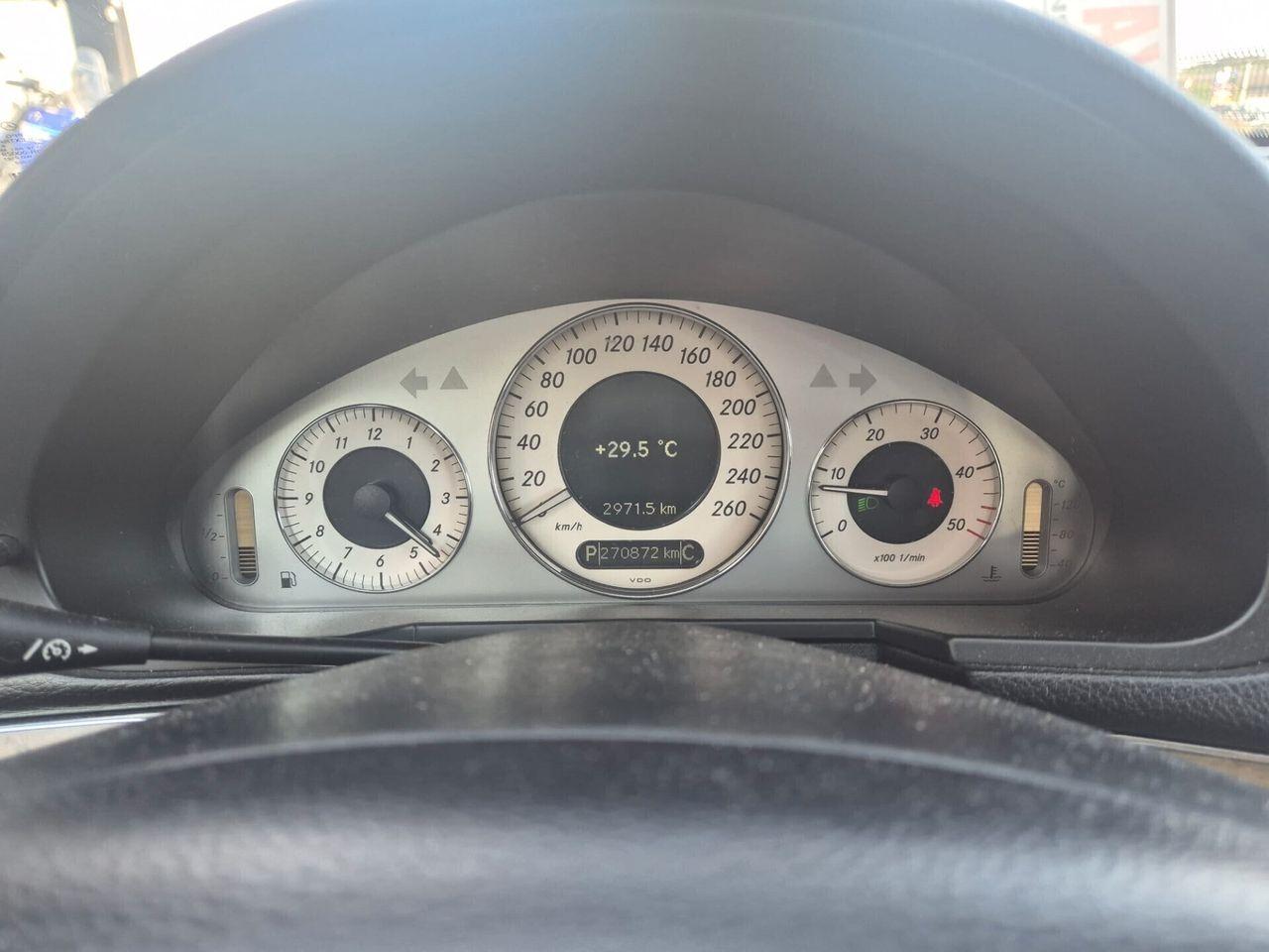 Mercedes-Benz E220 2009 — photo 11