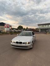 BMW E39 520i Automatik/Xenon/PDC/AHK - BMW 520 aus 2002: Kombi