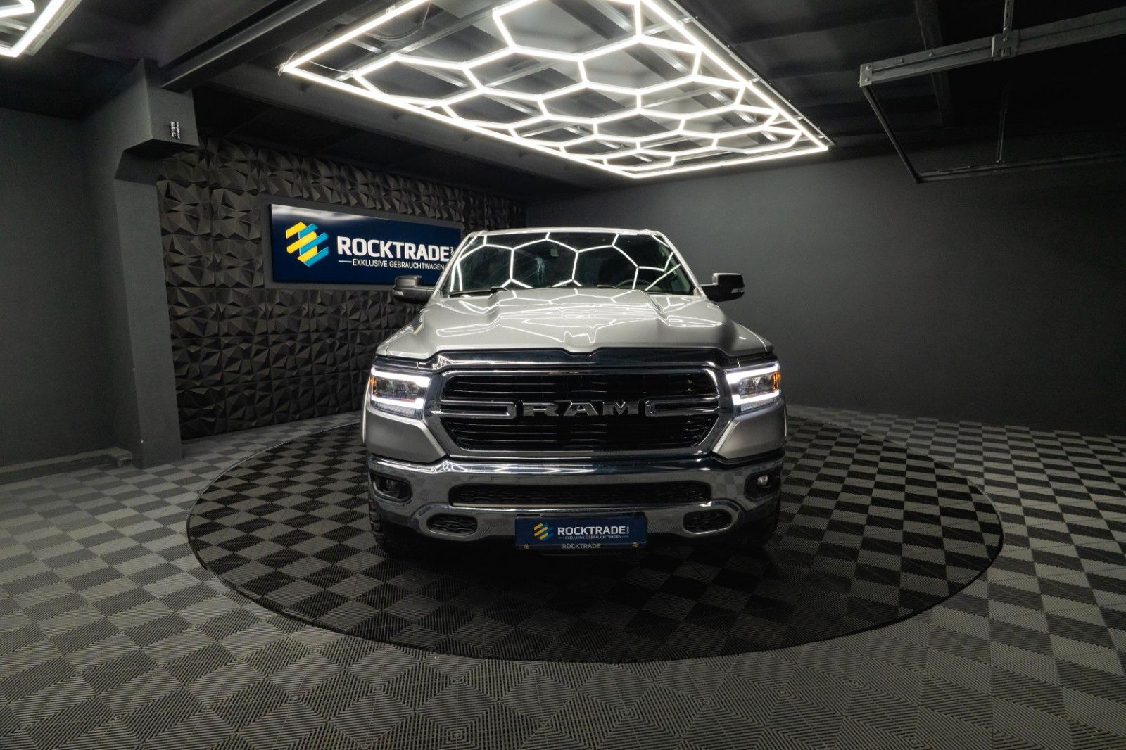 Fahrzeugabbildung Dodge RAM 5.7 V8 HEMI 4x4 OFFROAD Bodylift LONGBED LED
