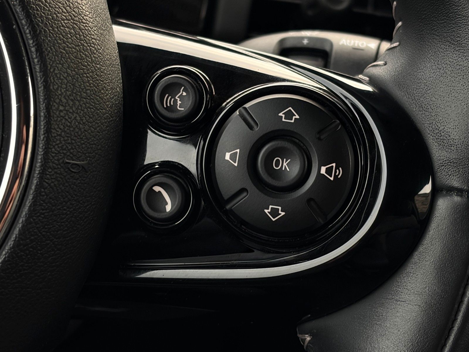 Fahrzeugabbildung MINI Cooper F56 Autom Chili Leder CarPlay Tempo. PDC