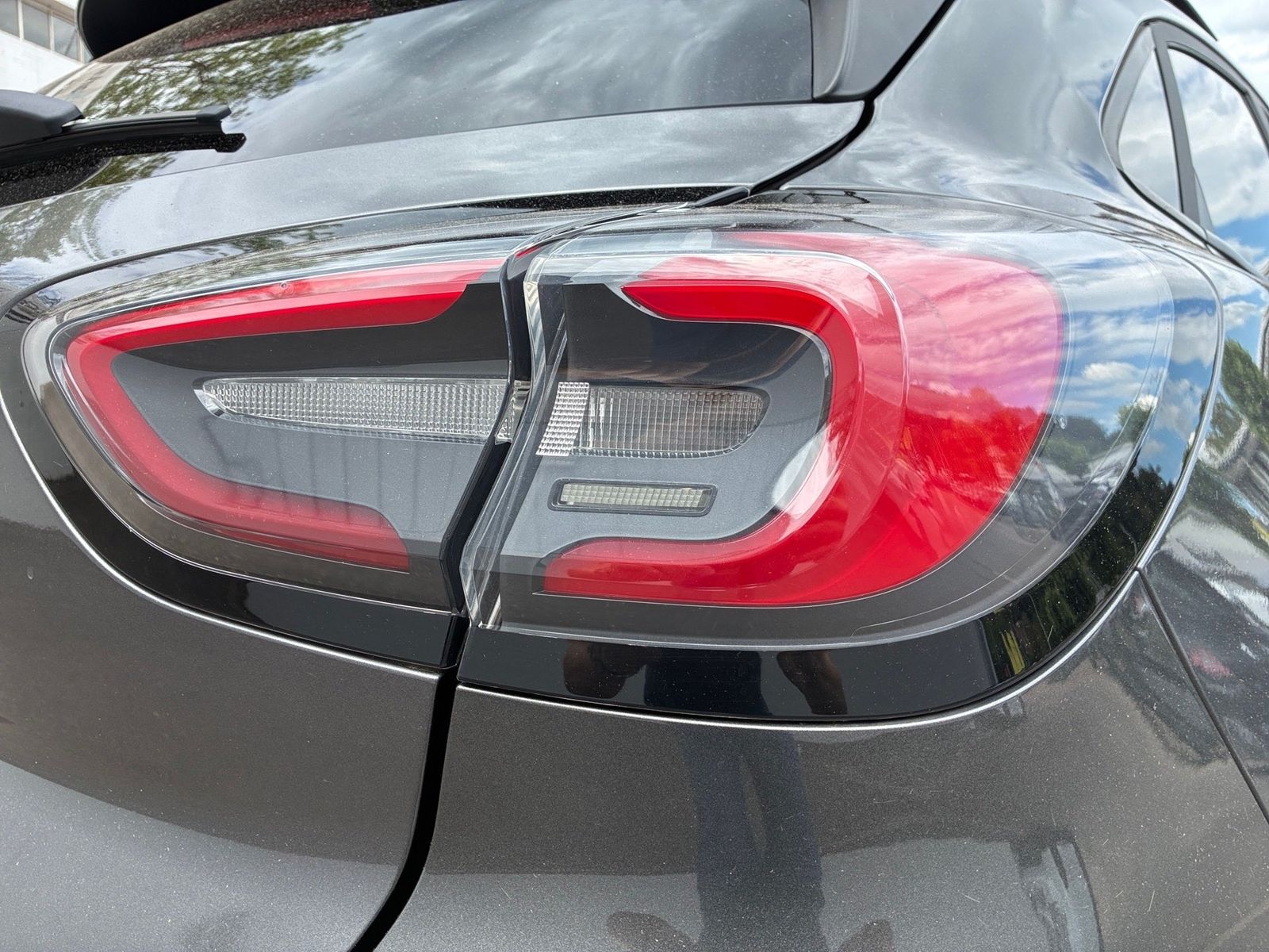 Fahrzeugabbildung Ford Puma 1,0Hybrid Titanium Automatik,Navi,Pano,Allw
