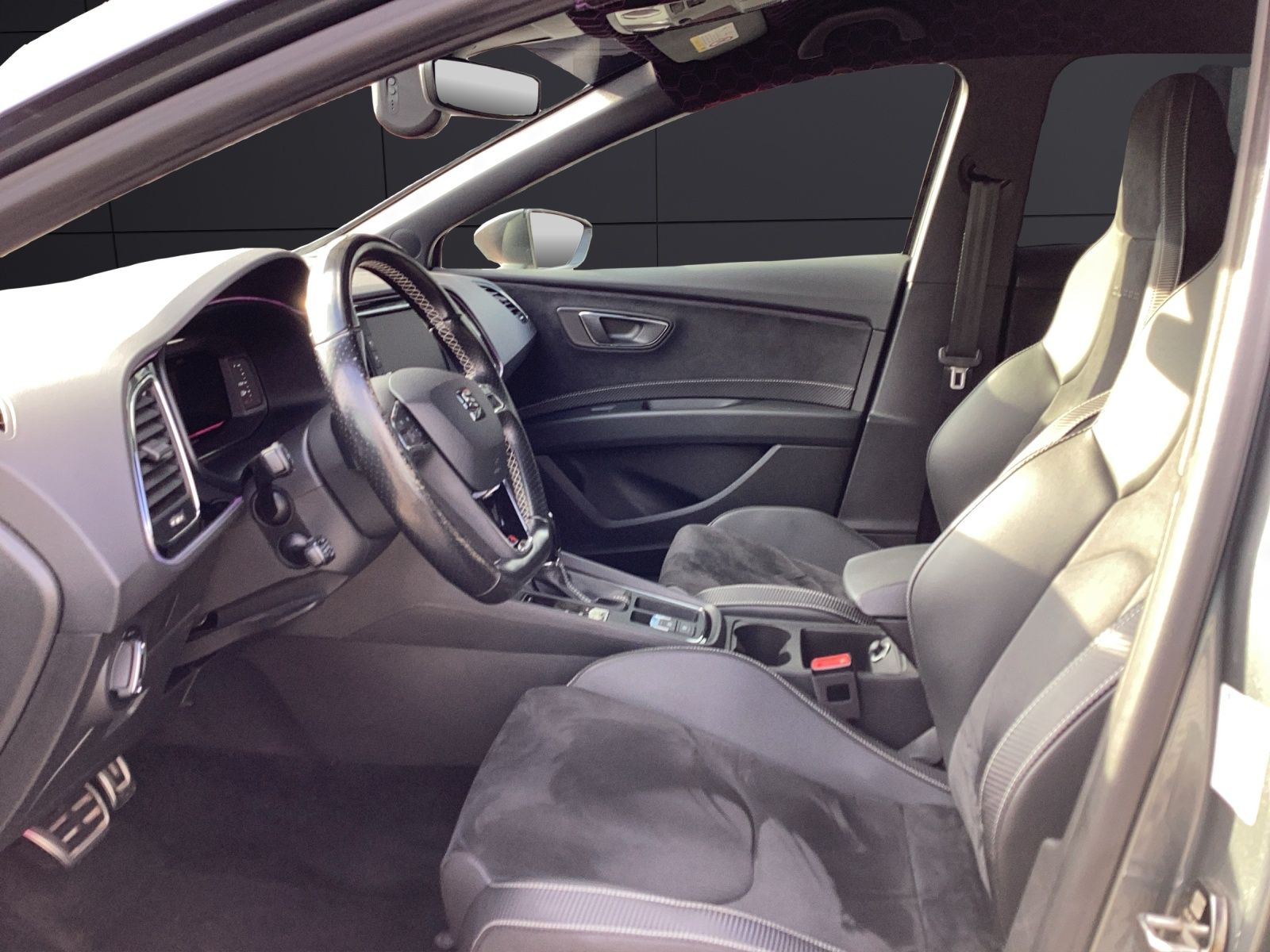 Fahrzeugabbildung SEAT Leon ST Cupra 300 4Drive VOLLFOLIERT AGA BEATS