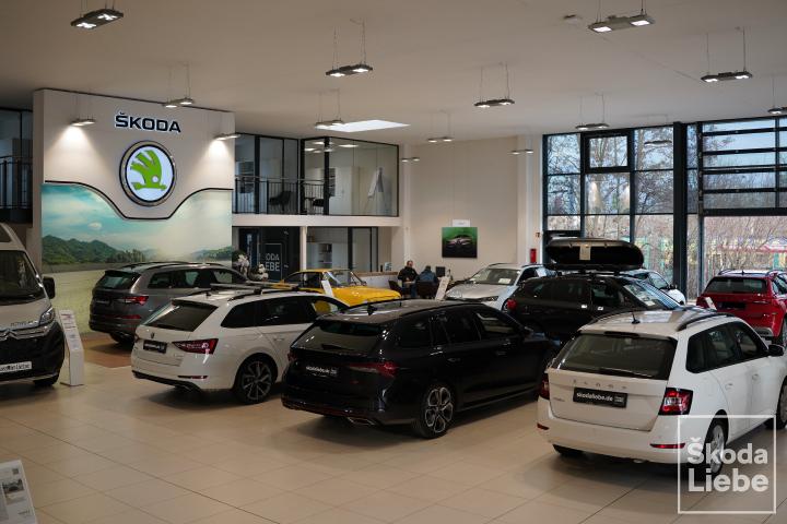 showroom-image-top