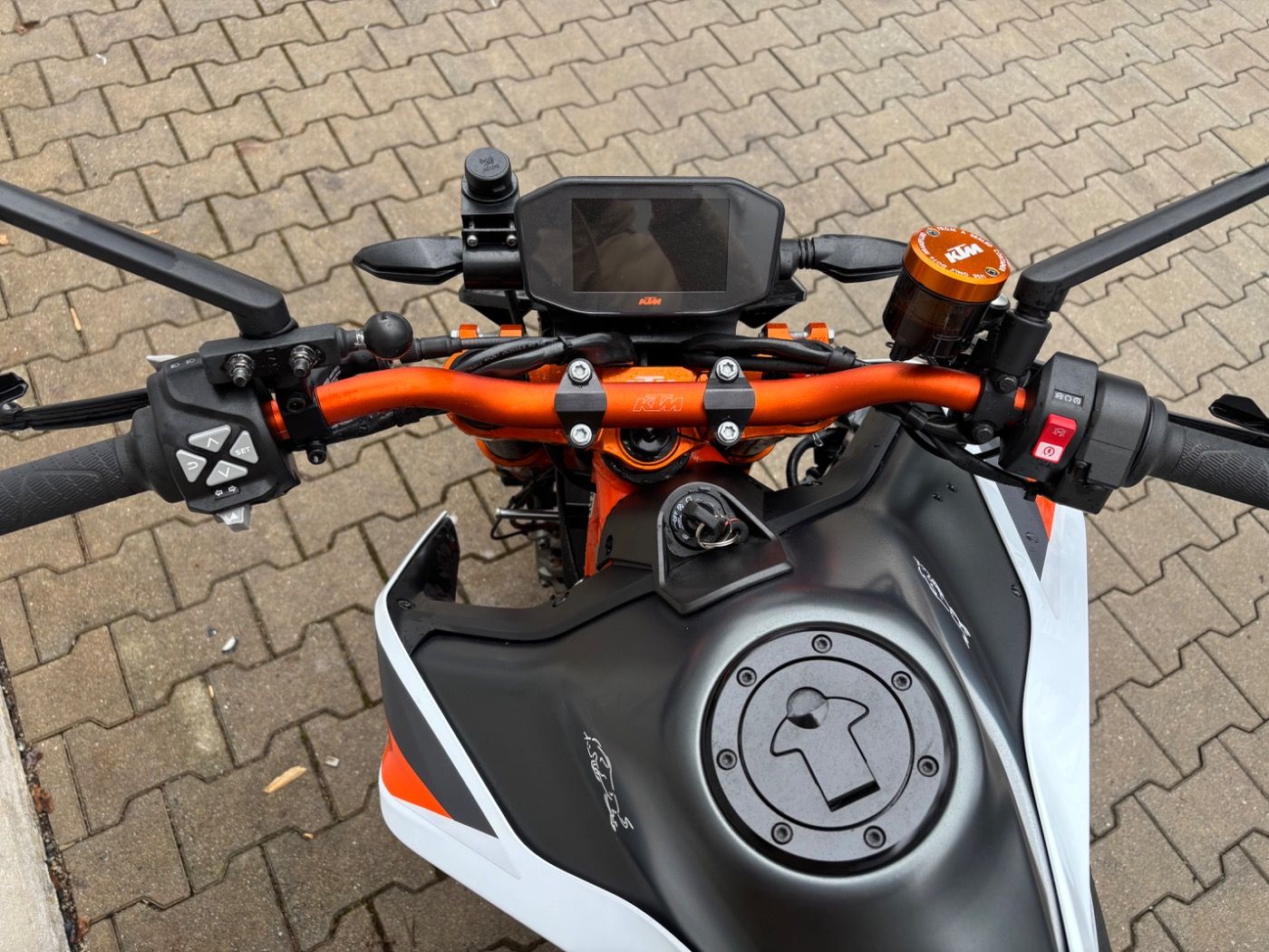 Fahrzeugabbildung KTM 890 Duke R Akrapovic viel Zubehör