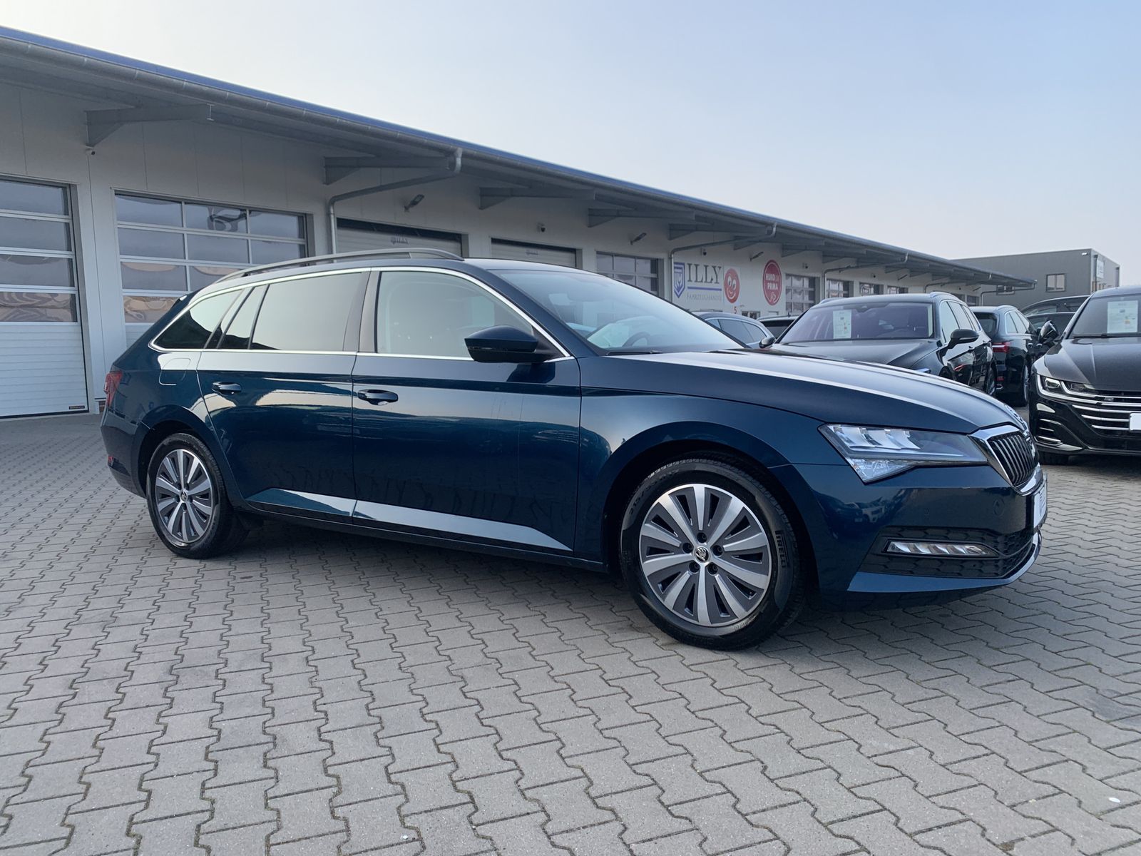 Fahrzeugabbildung SKODA Superb 2.0 TDI*AHK*LED*Cam*CANTON*Digital*ELH*