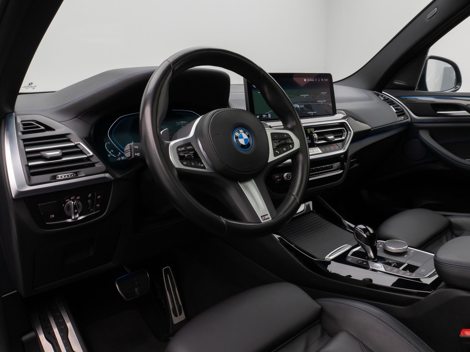 Fahrzeugabbildung BMW X3 xD30e M Sport Panorama Kamera HUD DAB H/K 21"