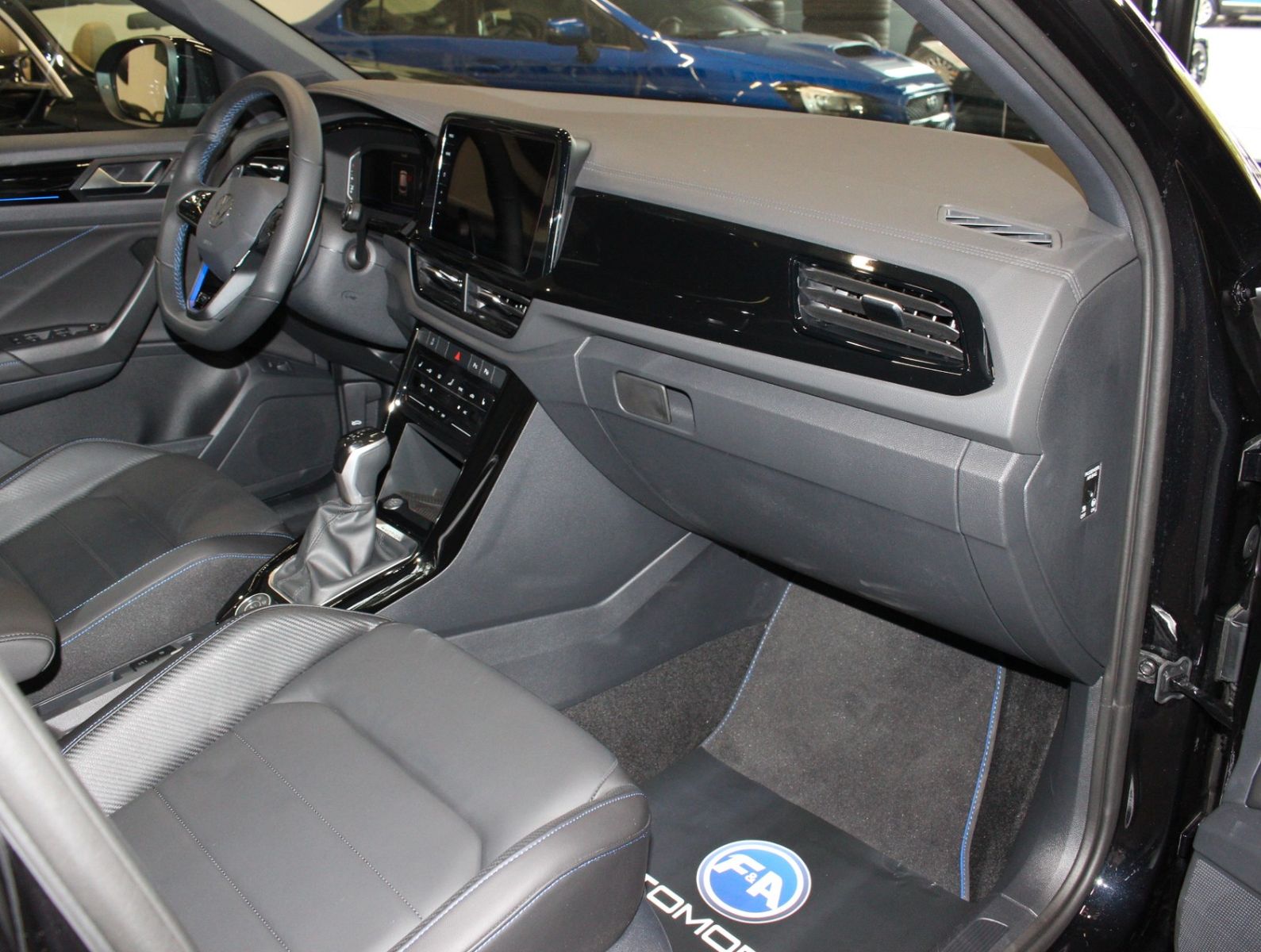 Fahrzeugabbildung Volkswagen T-Roc 2.0 TSI DSG 4MOTION R*NP 68k