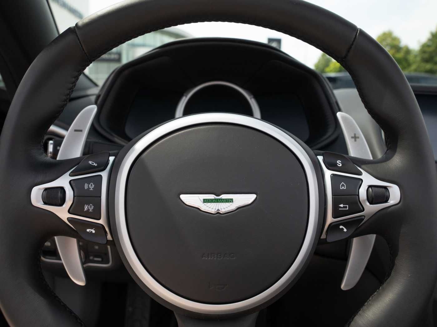 Aston Martin DB11 V8 Volante Q Sonderlackierung foto 11