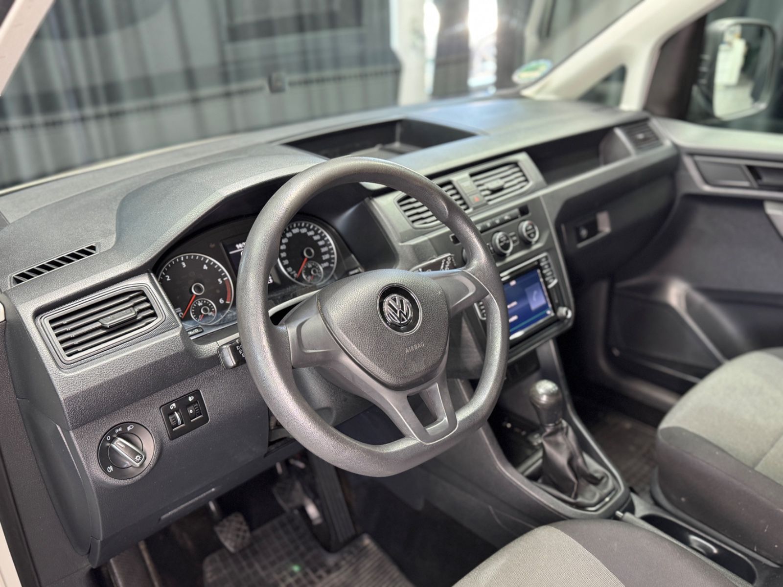 Fahrzeugabbildung Volkswagen Caddy Maxi Kasten 2.0TDI BMT|NAVI|TÜV 06/2026