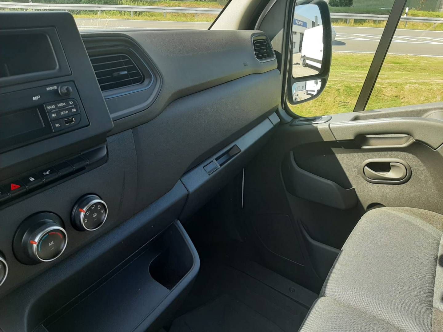 Fahrzeugabbildung Renault MASTER Kastenwagen FWD Kasten L2H2 3,5t dCi 135
