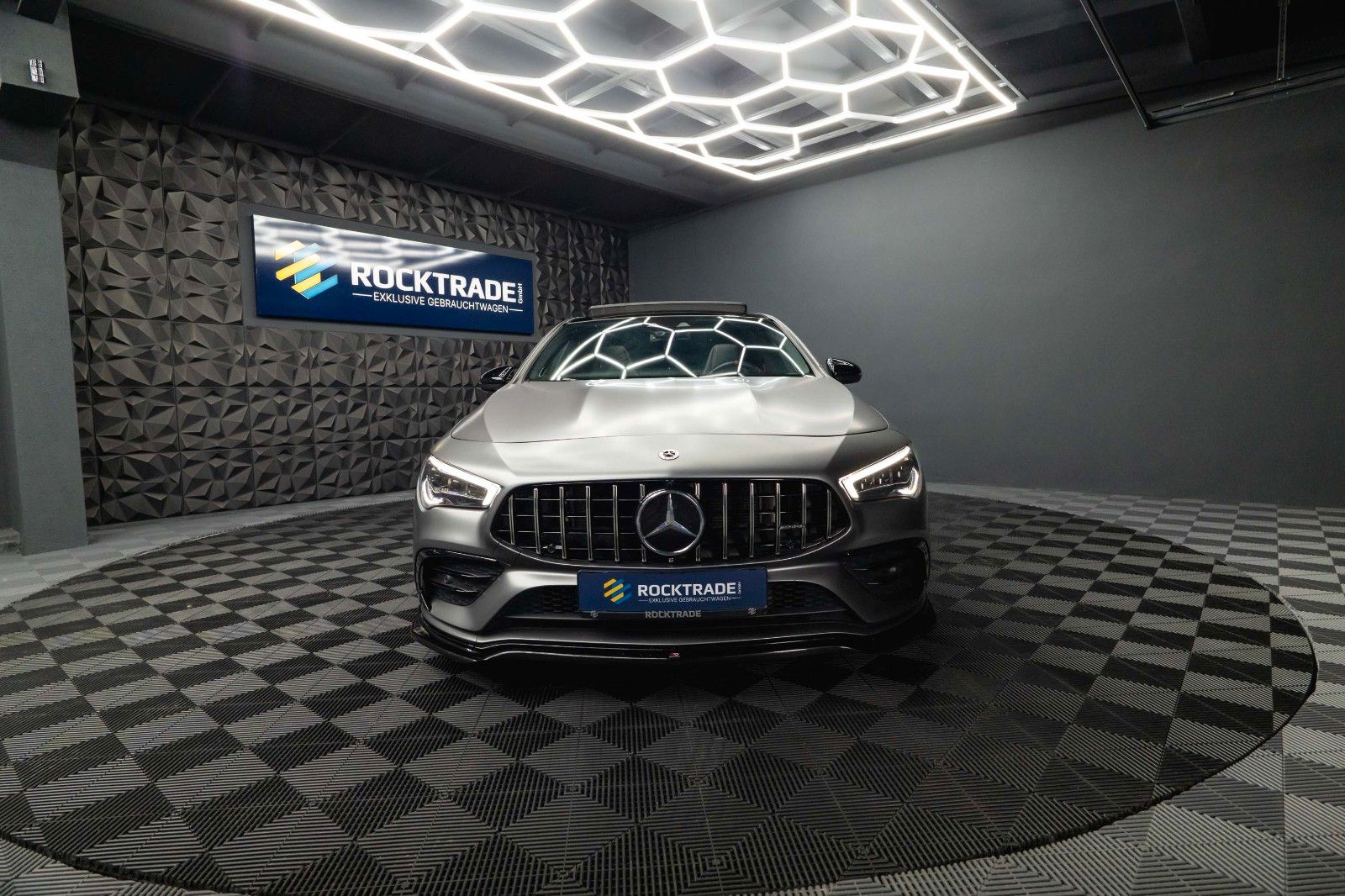 Fahrzeugabbildung Mercedes-Benz CLA 35 AMG 4Matic Performance Night-Paket | Pano