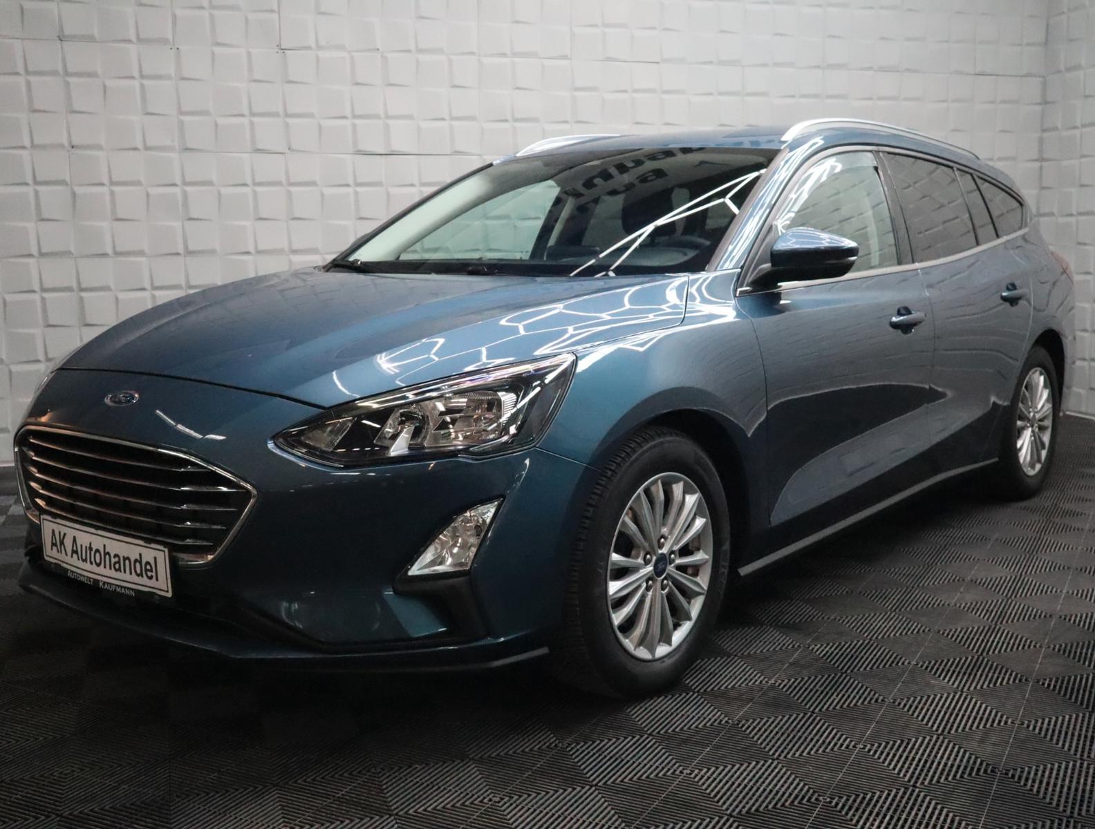 Ford Focus Turnier Titanium LED Navi Kamera PDC SHZ