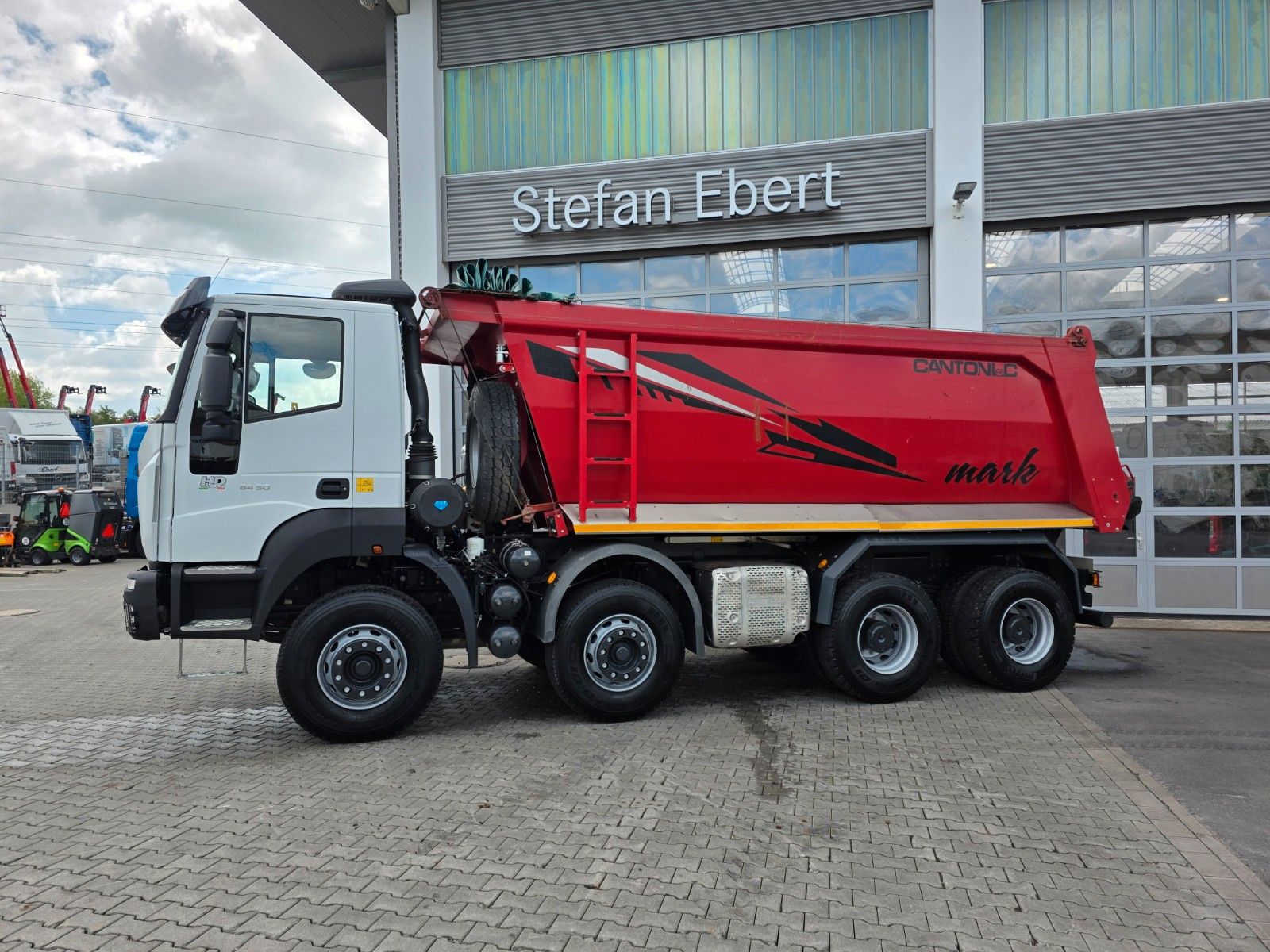 Fahrzeugabbildung Iveco Astra HD9 84.50-80 8x4 Muldenkipper Schalter