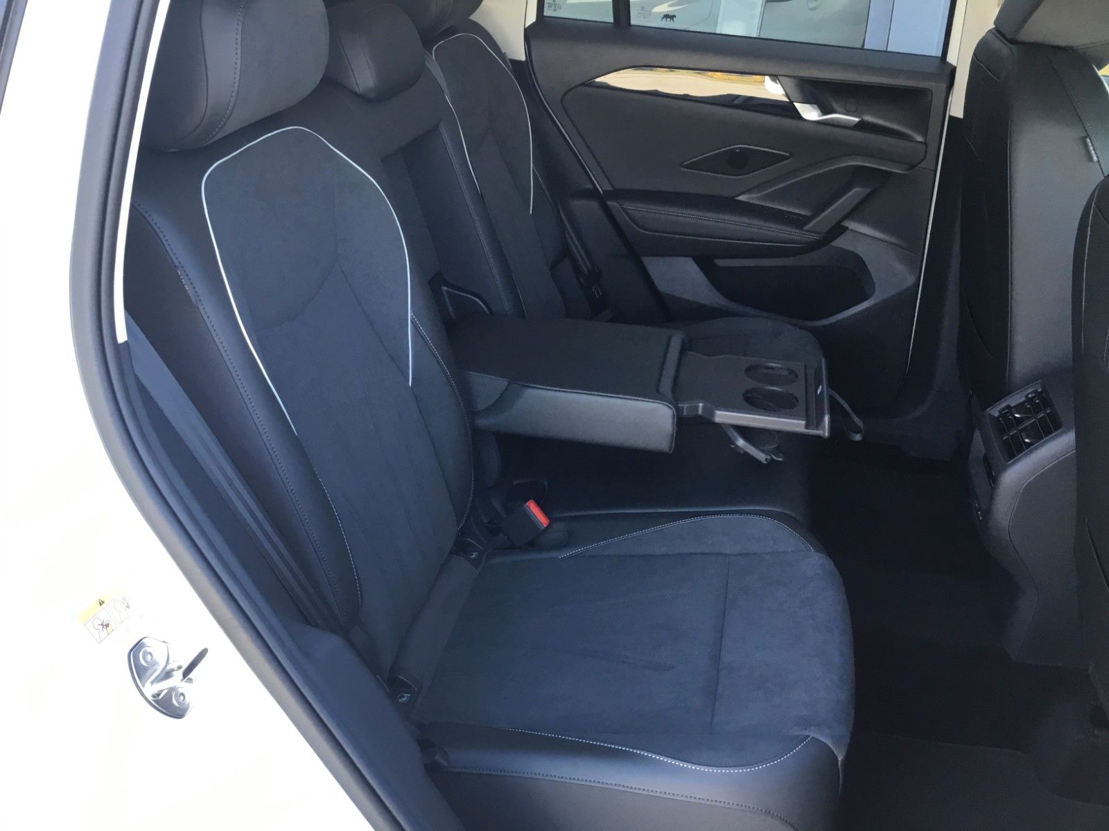 Fahrzeugabbildung Volkswagen Tiguan 1.5 eTSI DSG Elegance+360°+MatrixLED+AHK