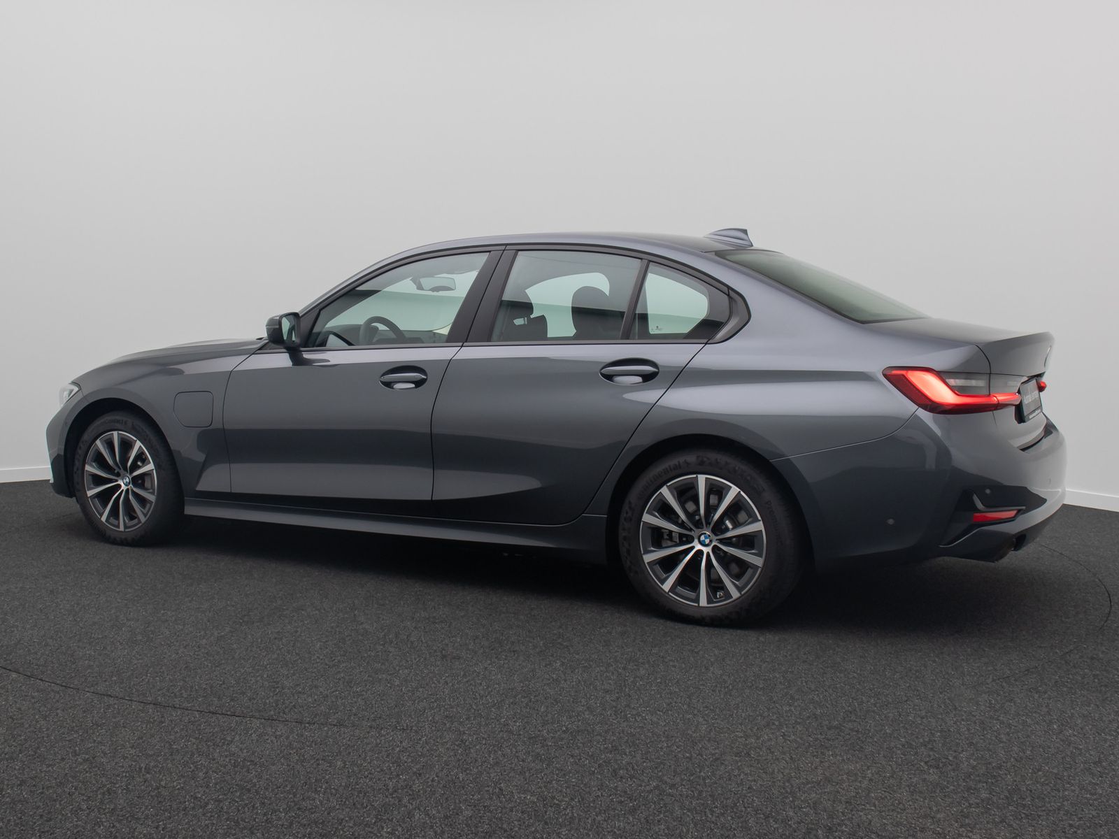 Fahrzeugabbildung BMW 330e 360°Laser HUD DAB HiFi Komfort Sport Leder