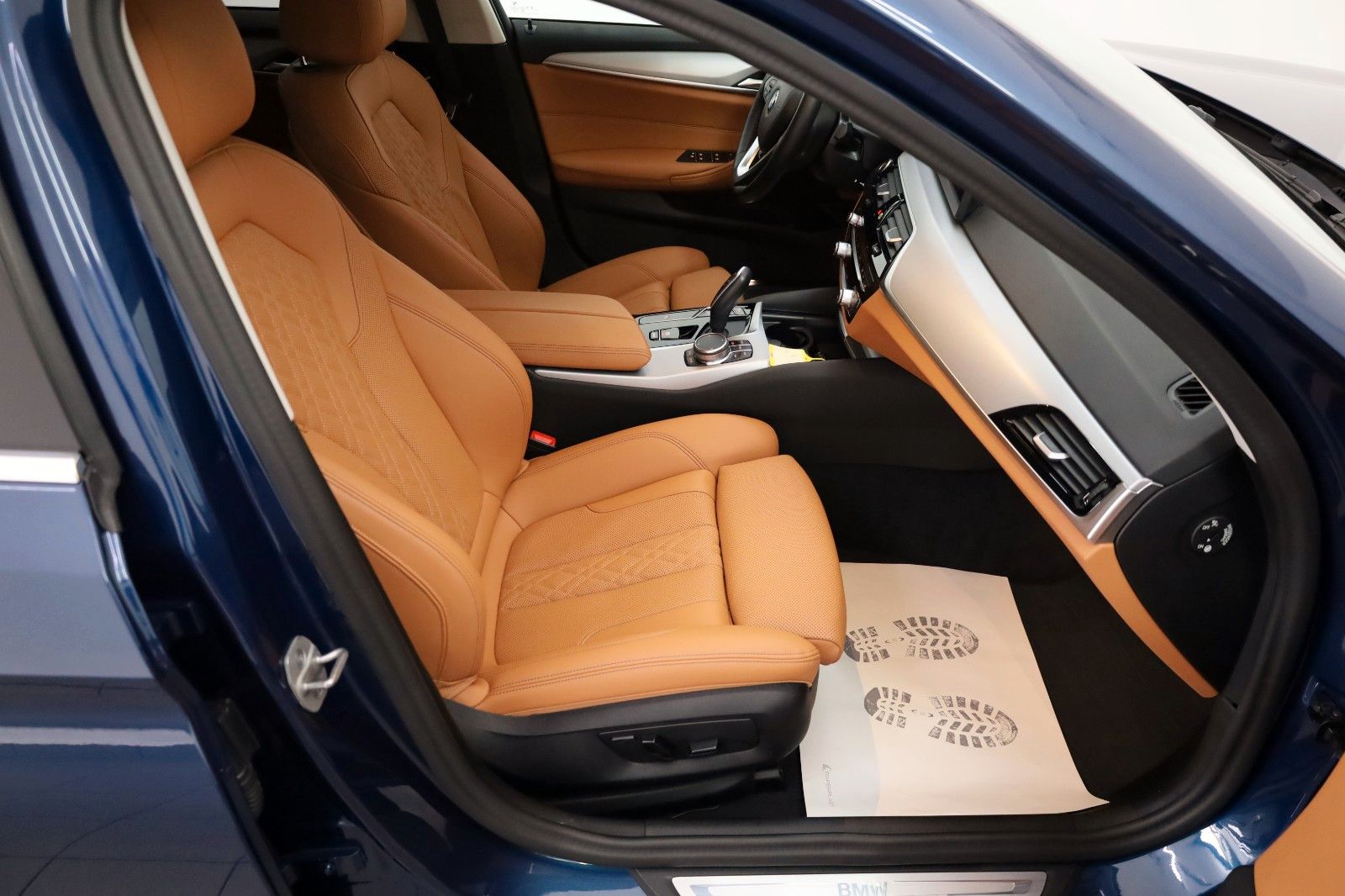 Fahrzeugabbildung BMW 520dA Touring Leder,Navi,LED,SH,PDC,el. AHK,Park