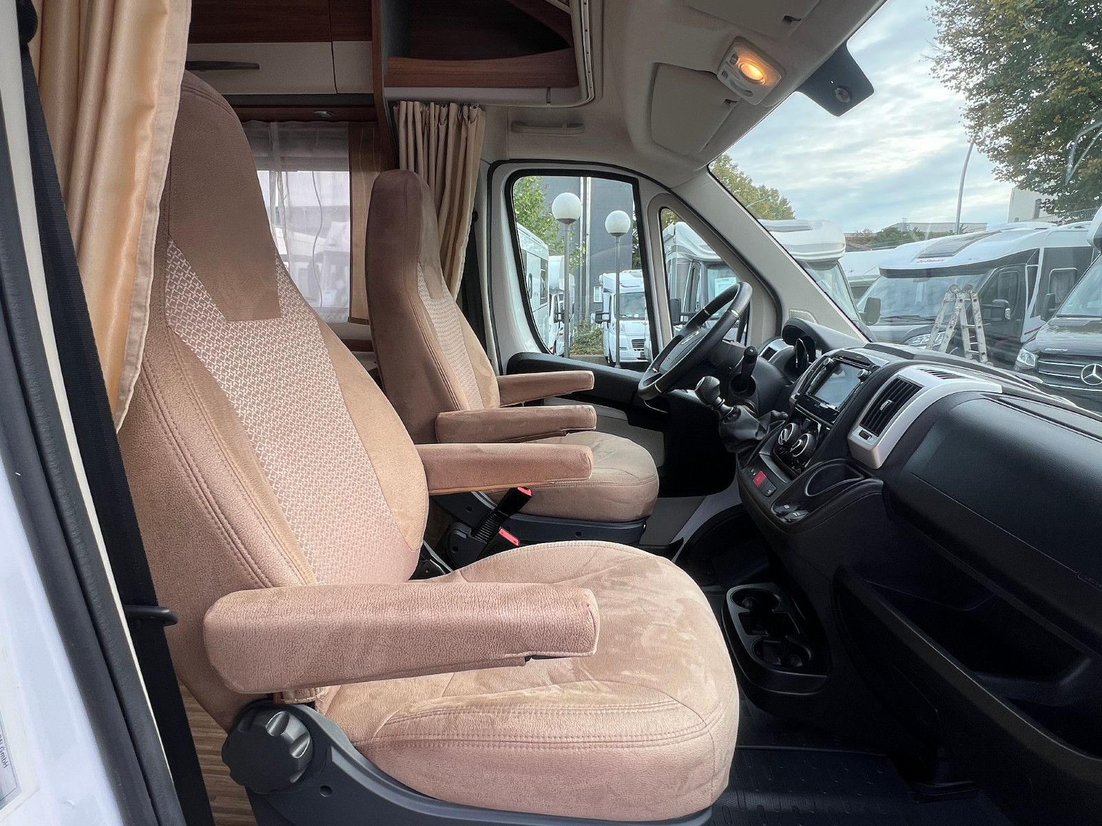 Fahrzeugabbildung Carado T 348 FIAT DUCATO 150 PS *1.HAND*DACHKLIMA*