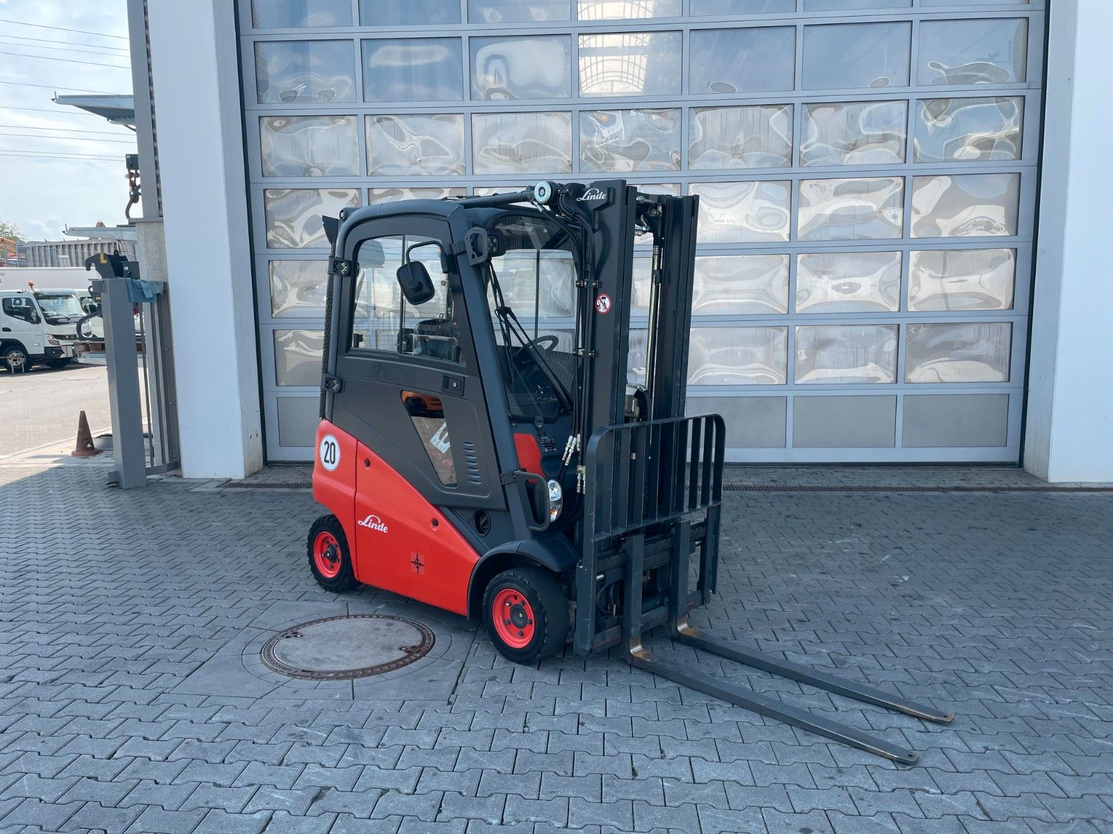 Fahrzeugabbildung Linde H14D-01 / HH 4,6m /  962h / Diesel / SS