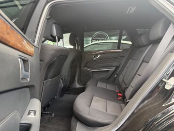 Mercedes E 220 - 12