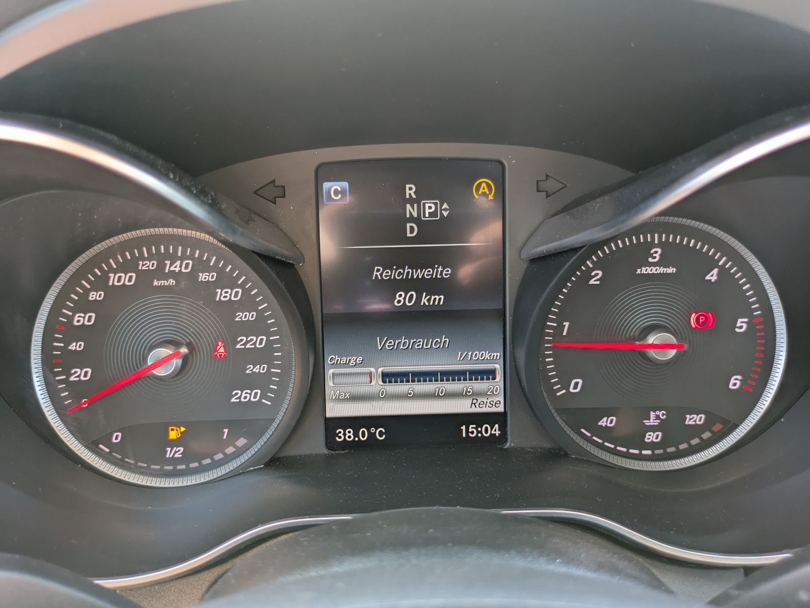Illustration du véhicule Mercedes-Benz C 250 d BlueTec AVANTGARDE 4Matic ACC/KAM/LED