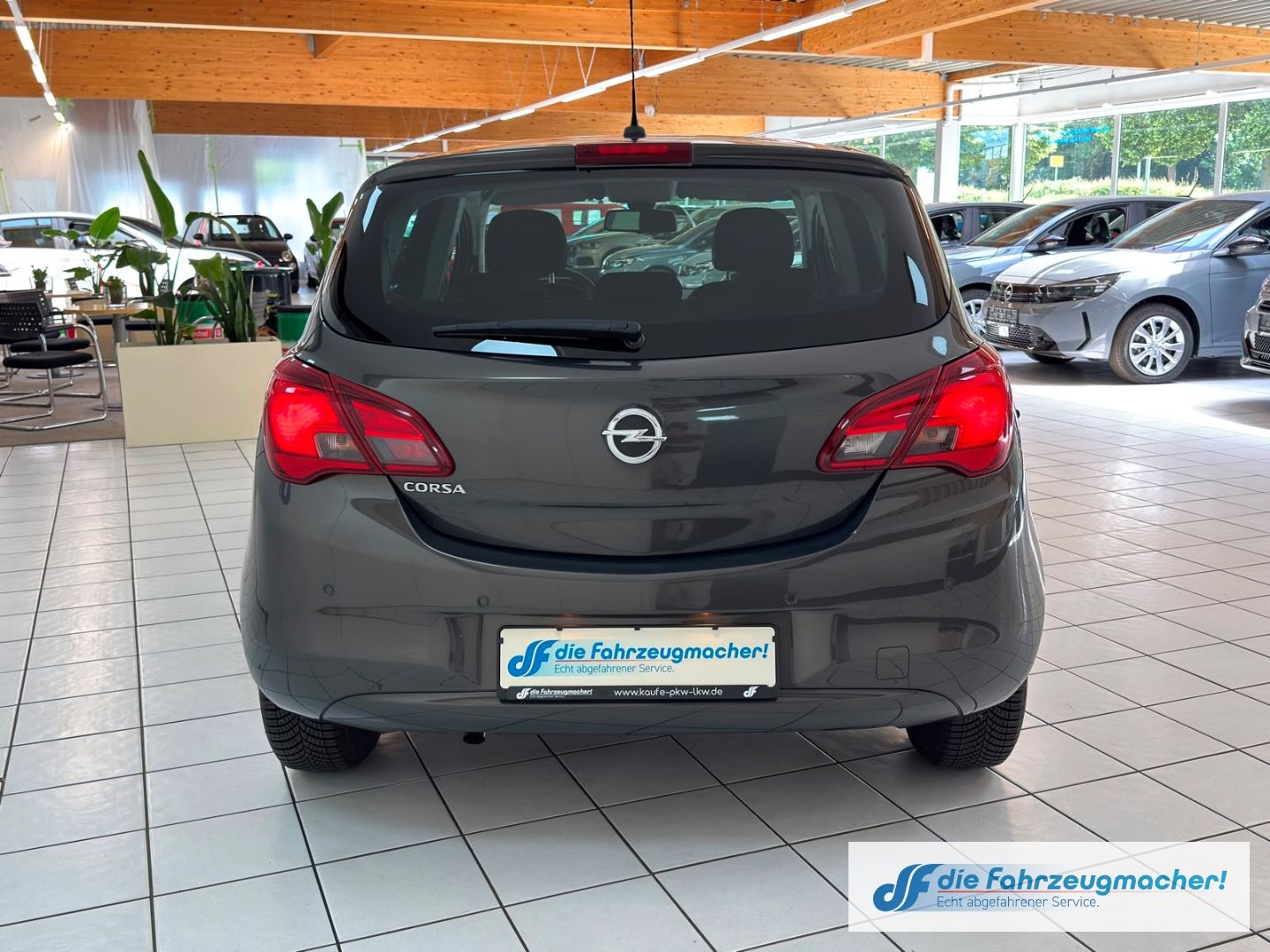 Fahrzeugabbildung Opel Corsa E drive Automati SHZ LenkradH Temp PDC Ber
