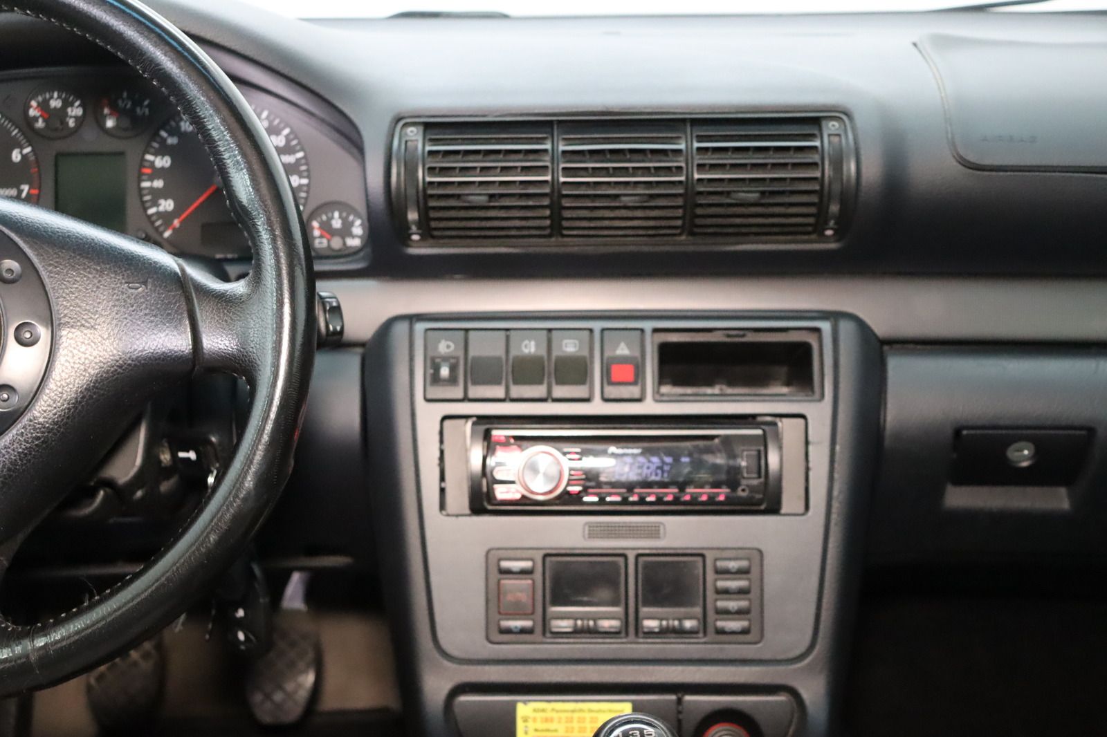 Fahrzeugabbildung Audi A4 1.6 * Flüssiggas * HU 01.2028 * s-line