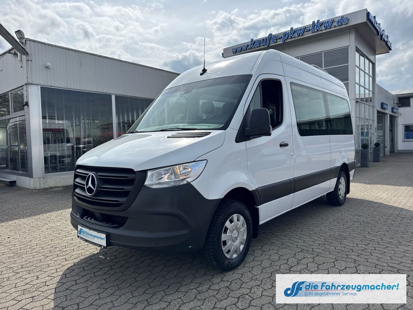 Fahrzeugabbildung Mercedes-Benz Sprinter III Tourer RWD AWD 315 CDI L2 DAB SHZ